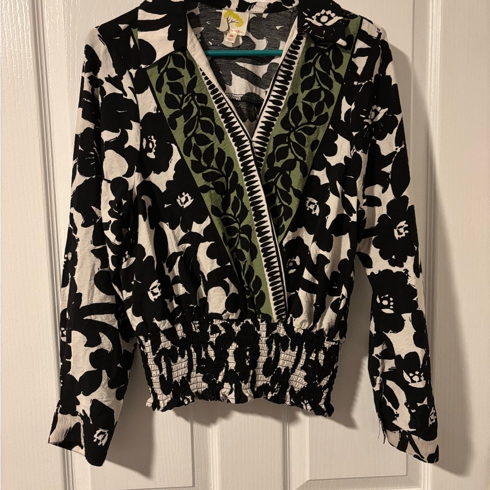 Fig and Flower Black and Green Floral Blouse - Picture 8 of 8